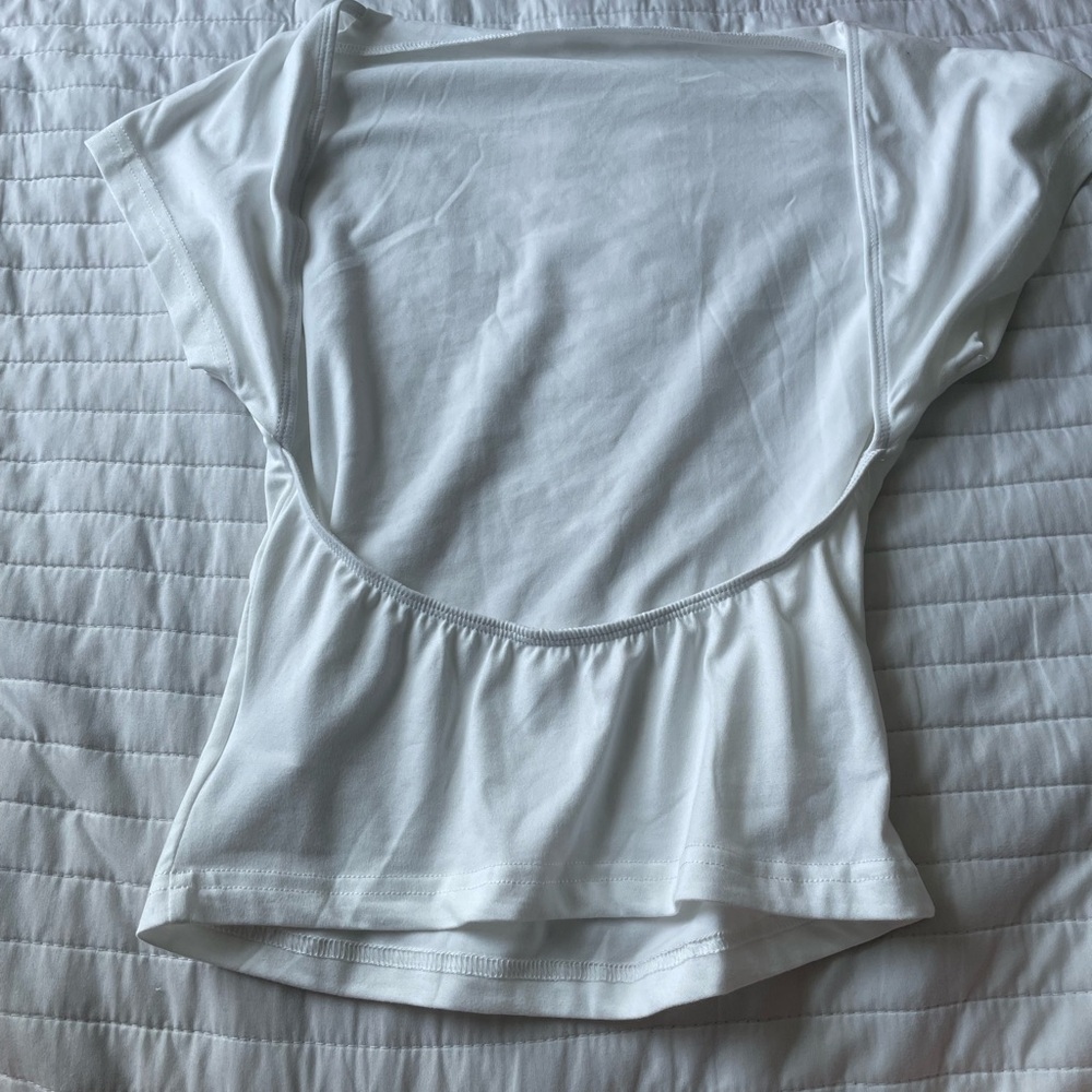 BACKLESS TOPS (3) - Picture 4 of 7